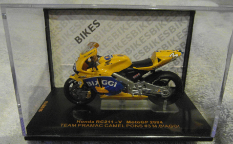 IXO-Honda-RC211V-Biaggi-2004-2.JPG